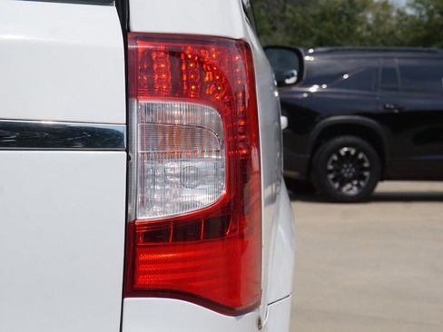 Used 2014 Chrysler Town & Country Touring FWD image 16