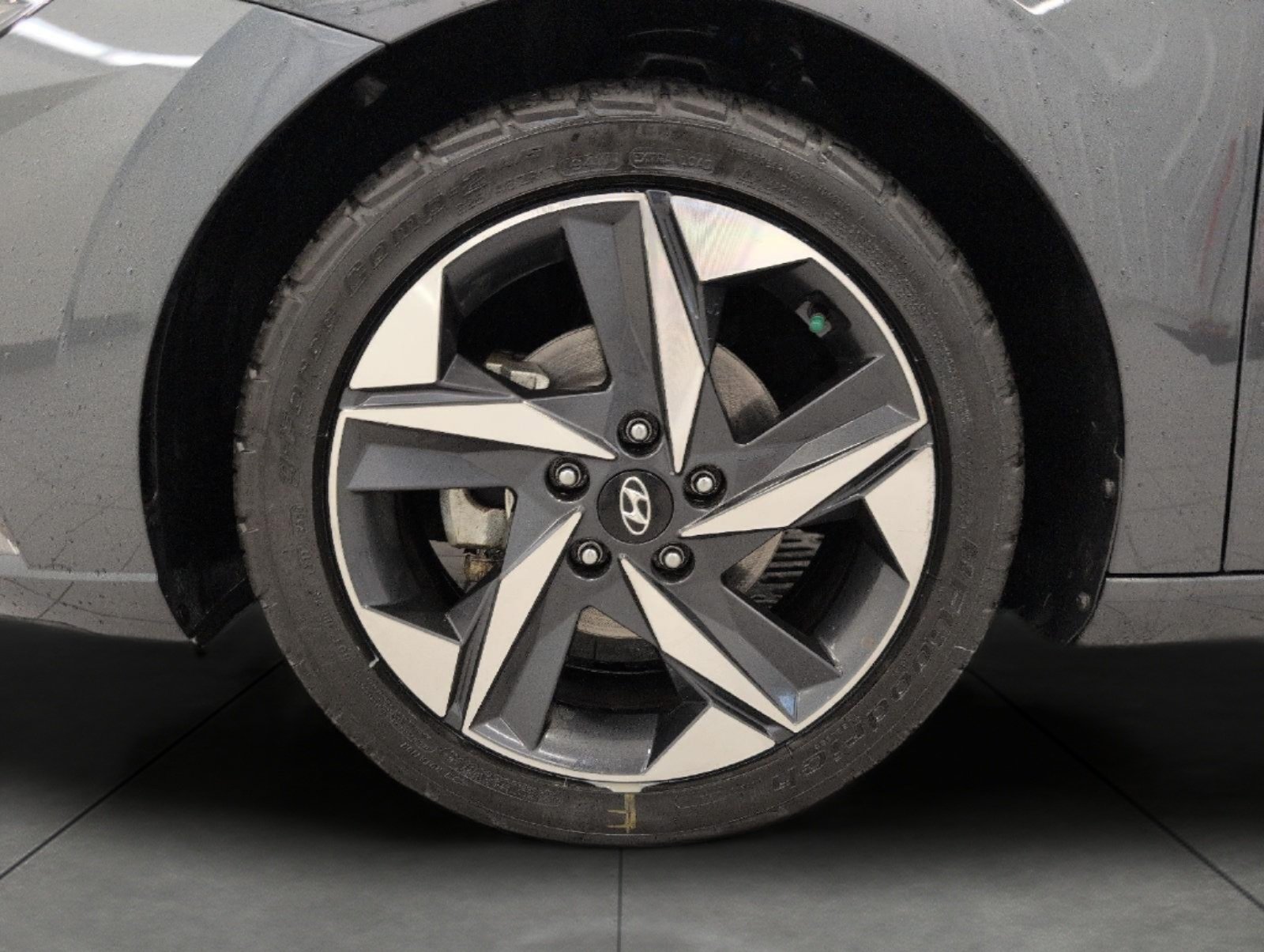 Used 2023 Hyundai Elantra Limited FWD image 4