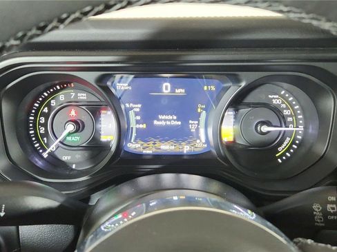Used 2025 Jeep Wrangler Unlimited Sahara AWD/4WD image 25
