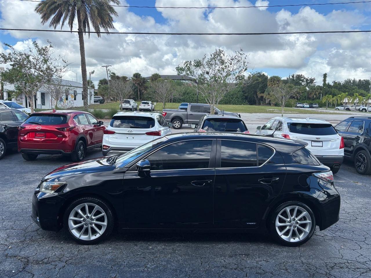 Used 2013 Lexus CT 200h w/ Premium Pkg w/Navigation FWD image 2