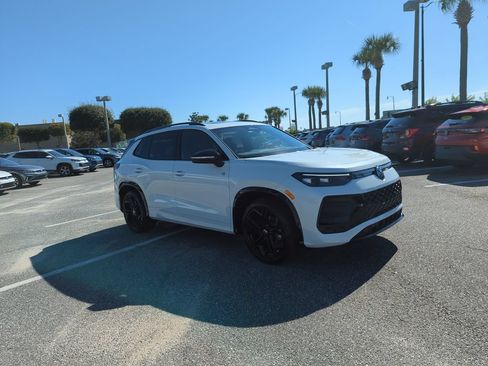New 2026 Volkswagen Tiguan SE R-Line FWD image 2