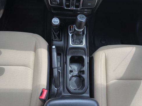 Used 2020 Jeep Wrangler Unlimited Sport AWD/4WD image 2