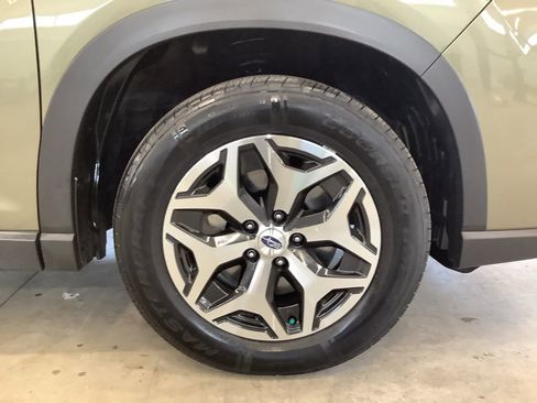 Used 2023 Subaru Forester Premium image 32
