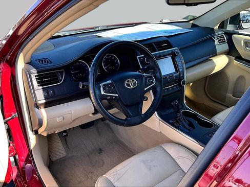 Used 2017 Toyota Camry XLE w/ Moonroof Package FWD image 10