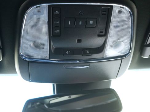 Used 2016 Dodge Charger SRT w/ Harman/Kardon Audio Group image 23