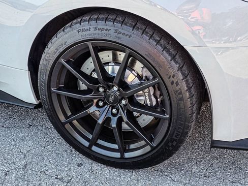 Used 2016 Ford Mustang Shelby GT350 w/ Technology Package RWD image 7