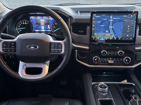 Used 2022 Ford Expedition XLT image 8