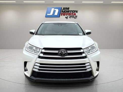 Used 2018 Toyota Highlander XLE FWD image 2