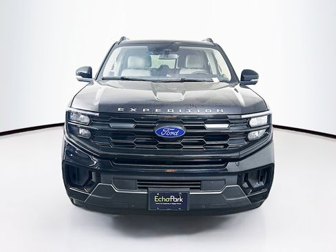 Used 2025 Ford Expedition Active AWD/4WD image 2
