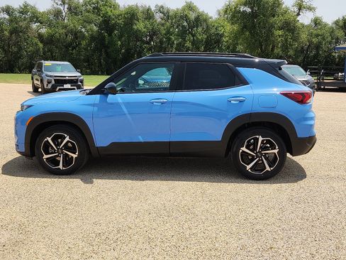 Used 2023 Chevrolet TrailBlazer RS w/ Sun and Liftgate Package FWD image 2