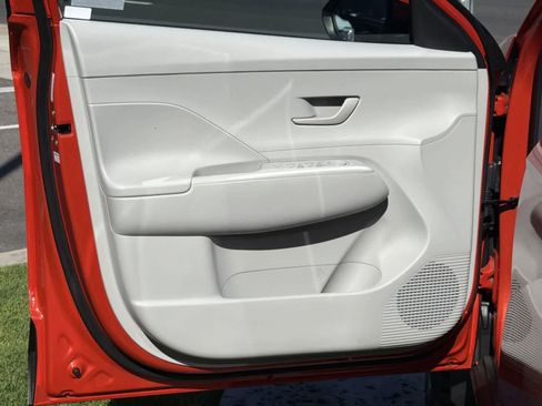 Used 2024 Hyundai Kona SE image 20