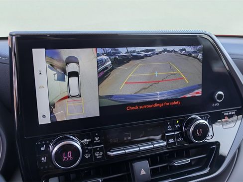 Used 2025 Toyota Highlander Platinum image 20