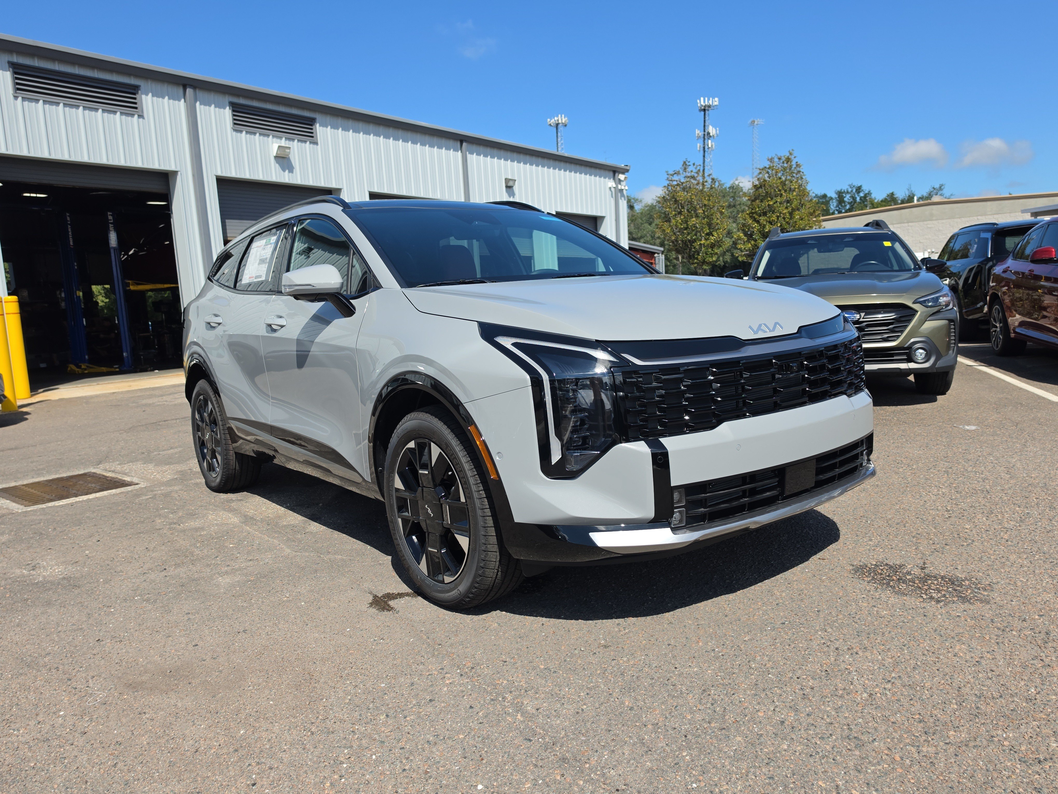 New 2026 Kia Sportage SX AWD/4WD image 2
