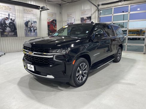 Used 2023 Chevrolet Suburban LS AWD/4WD image 4