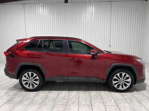Used 2020 Toyota RAV4 XLE Premium image 6