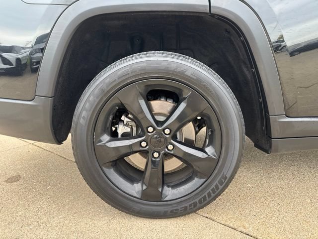 Used 2023 Jeep Grand Cherokee L Laredo AWD/4WD image 10