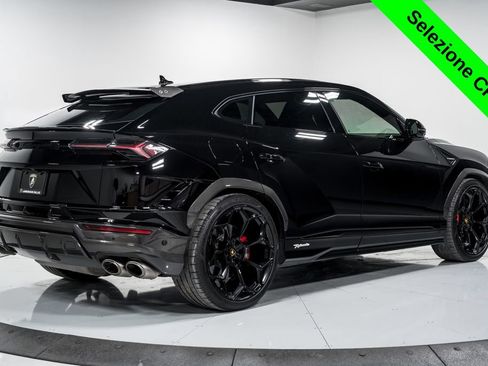 Used 2023 Lamborghini Urus Performante AWD/4WD image 3