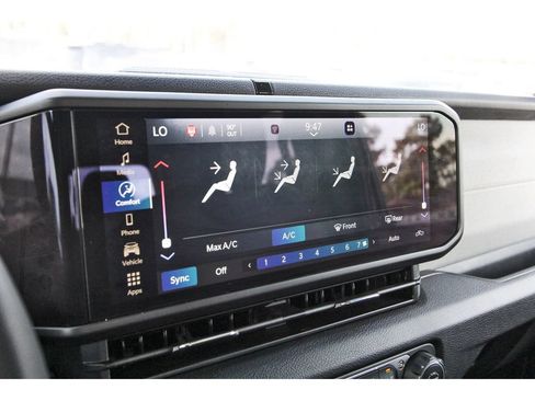 Used 2024 Jeep Gladiator Overland AWD/4WD image 21