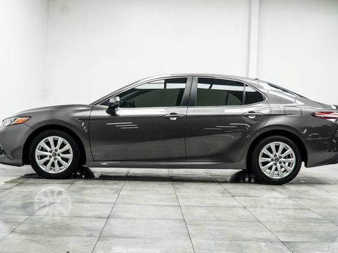 Used 2020 Toyota Camry LE FWD image 9