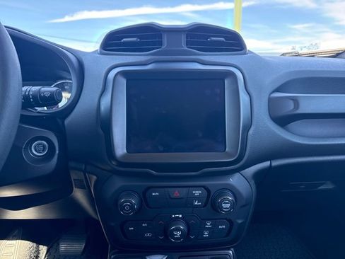 Used 2023 Jeep Renegade Latitude AWD/4WD image 22