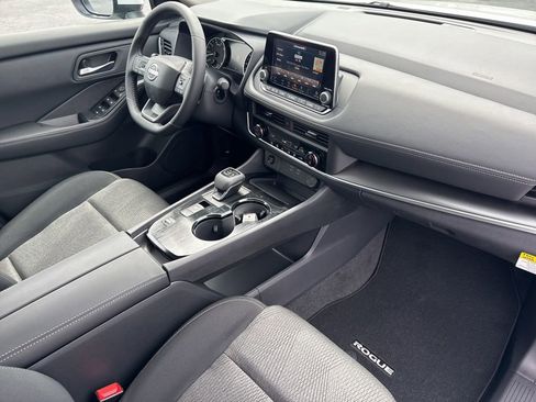 New 2026 Nissan Rogue SV FWD image 18