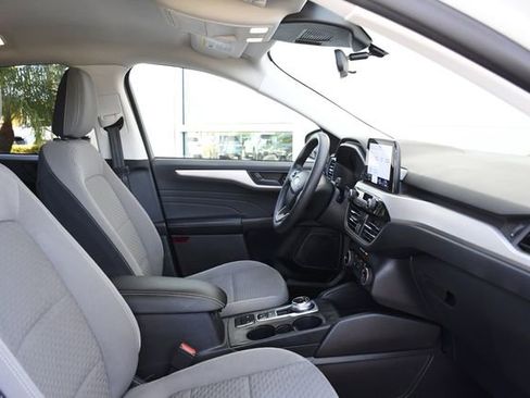 Used 2022 Ford Escape SE image 27