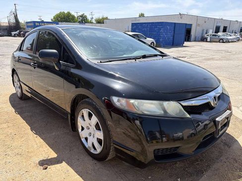 Used 2010 Honda Civic LX image 2