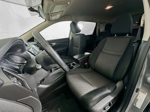 Used 2017 Nissan Rogue SV FWD image 13