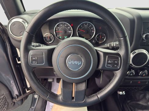 Used 2017 Jeep Wrangler Rubicon w/ Power Convenience Group AWD/4WD image 10