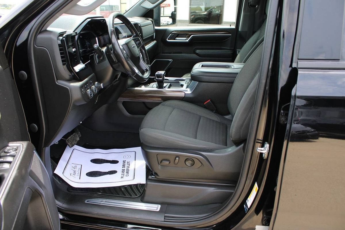 Used 2022 Chevrolet Silverado 1500 RST AWD/4WD image 12