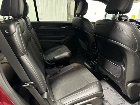 Used 2023 Jeep Grand Cherokee L Laredo image 18