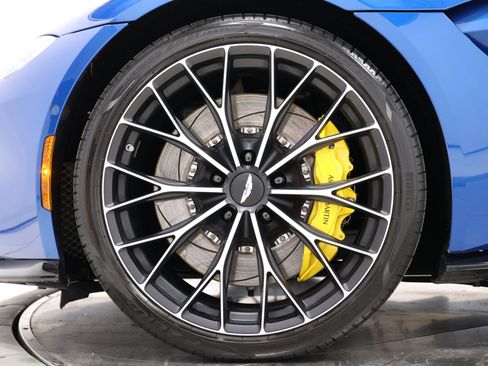 Used 2023 Aston Martin V8 Vantage Roadster RWD image 96