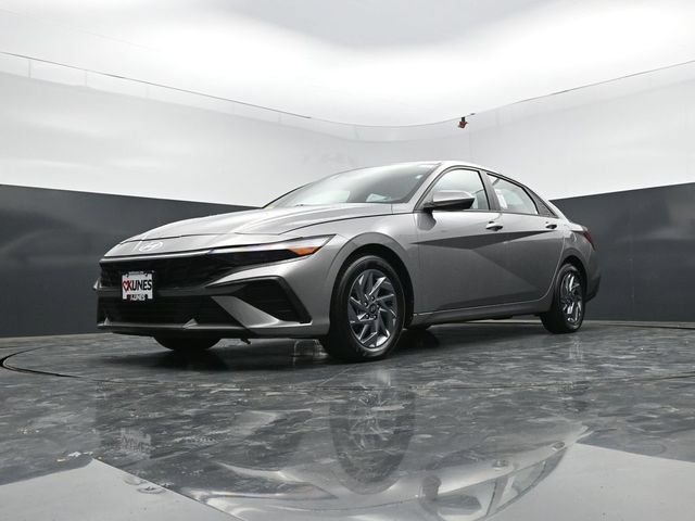 Used 2024 Hyundai Elantra SEL FWD image 59