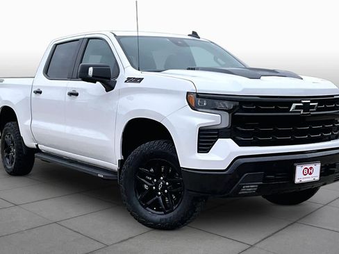 Used 2024 Chevrolet Silverado 1500 LT Trail Boss w/ Convenience Package II image 3