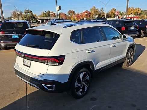 New 2026 Volkswagen Taos SE image 5