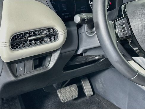 Used 2026 Honda HR-V EX-L image 17
