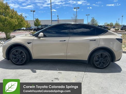 Used 2024 Tesla Model Y Long Range AWD/4WD image 4