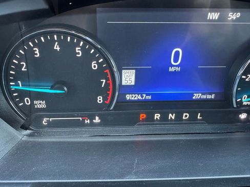 Used 2022 Ford Explorer XLT w/ Equipment Group 202A AWD/4WD image 7