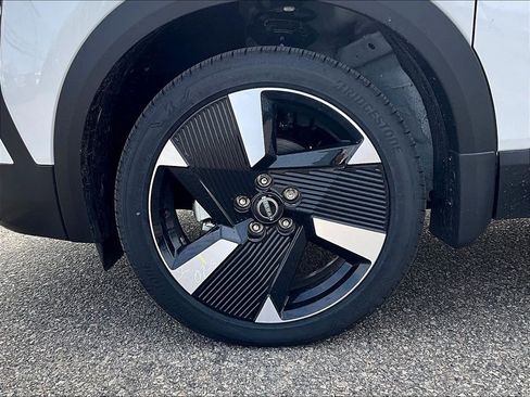 New 2025 Nissan Kicks SR AWD/4WD image 8