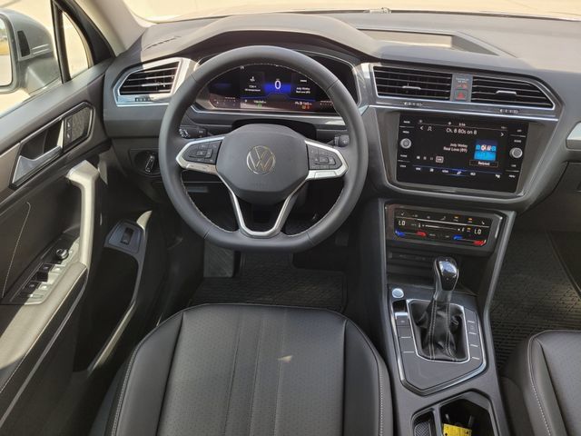 Used 2022 Volkswagen Tiguan SE FWD image 12