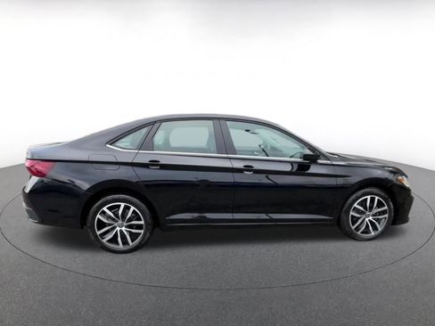 Used 2025 Volkswagen Jetta SE image 16