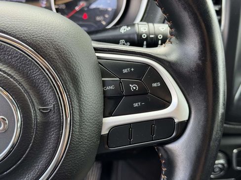 Used 2020 Jeep Compass Latitude FWD image 11