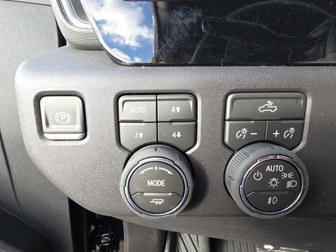 New 2026 Chevrolet Silverado 1500 LT Trail Boss w/ Convenience Package II image 21