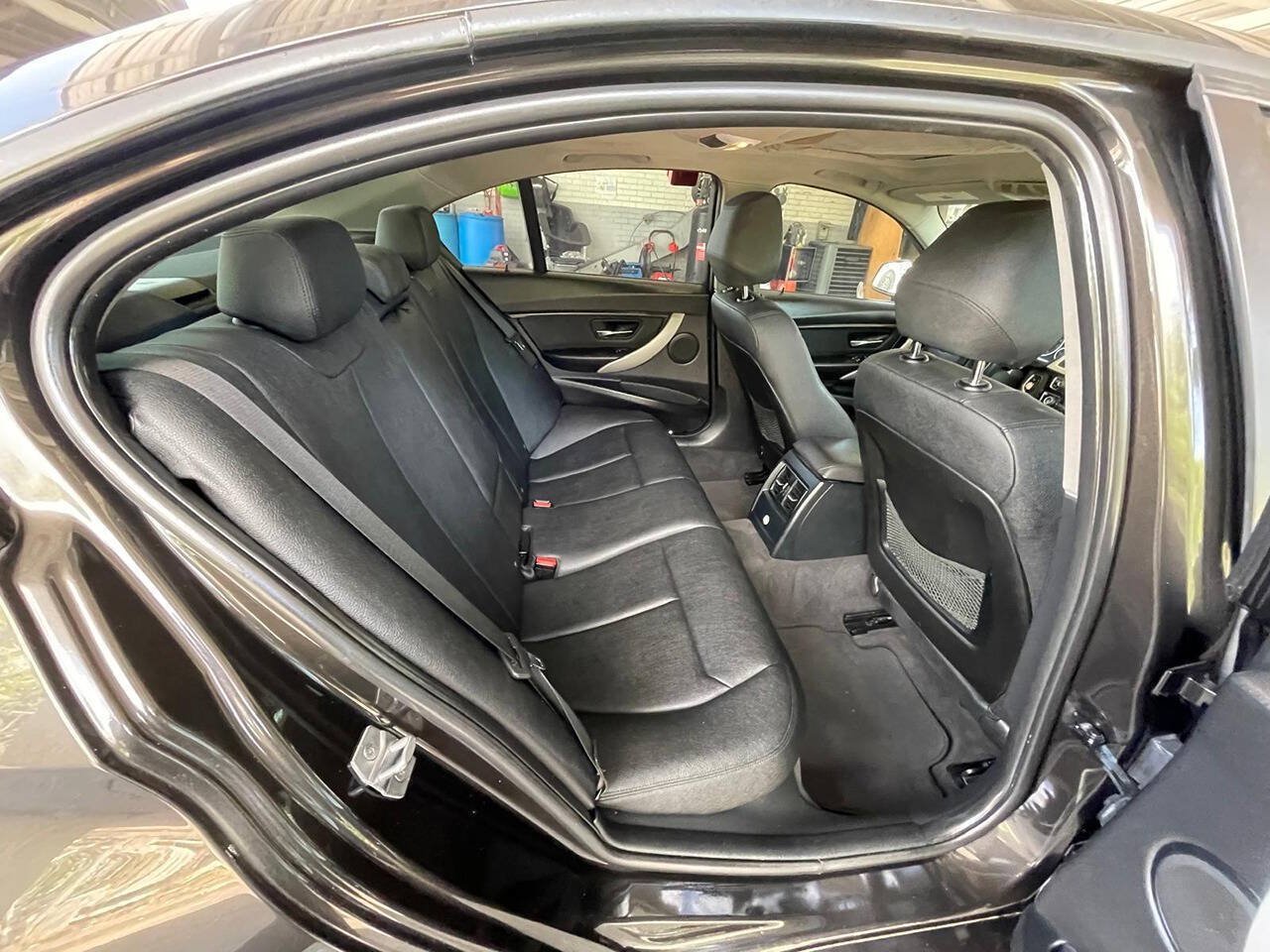 Used 2018 BMW 320i Sedan RWD image 9