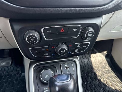 Used 2021 Jeep Compass Latitude AWD/4WD image 21