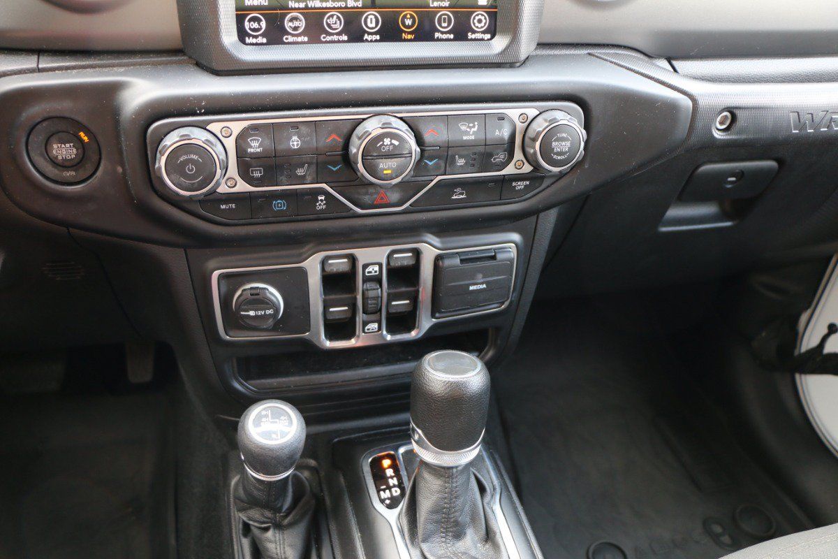 Used 2023 Jeep Wrangler Unlimited w/ Sun & Screen Package AWD/4WD image 19