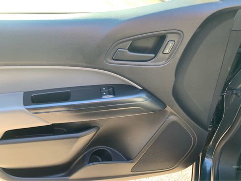 Used 2017 GMC Canyon W/T image 11