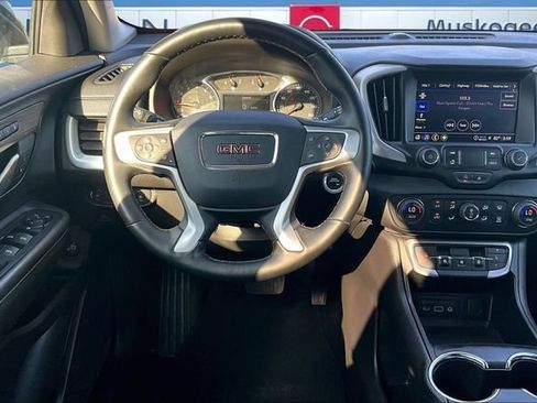 Used 2024 GMC Terrain SLT AWD/4WD image 8