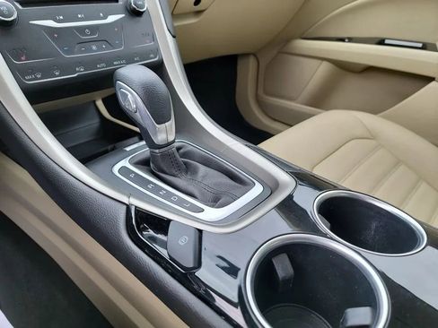 Used 2013 Ford Fusion SE FWD image 17