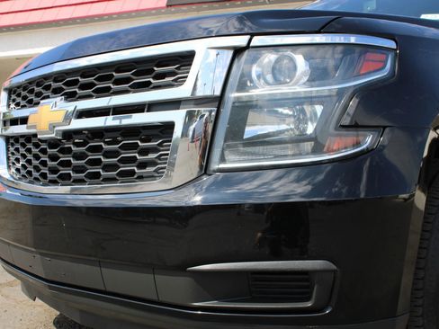 Used 2019 Chevrolet Suburban LT image 6